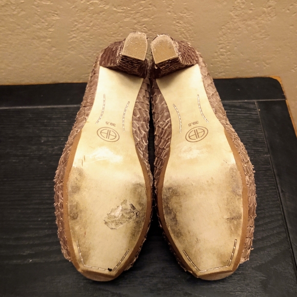 House of Harlow 1960 Pearl Peep Toe Heels - Picture 6 of 7